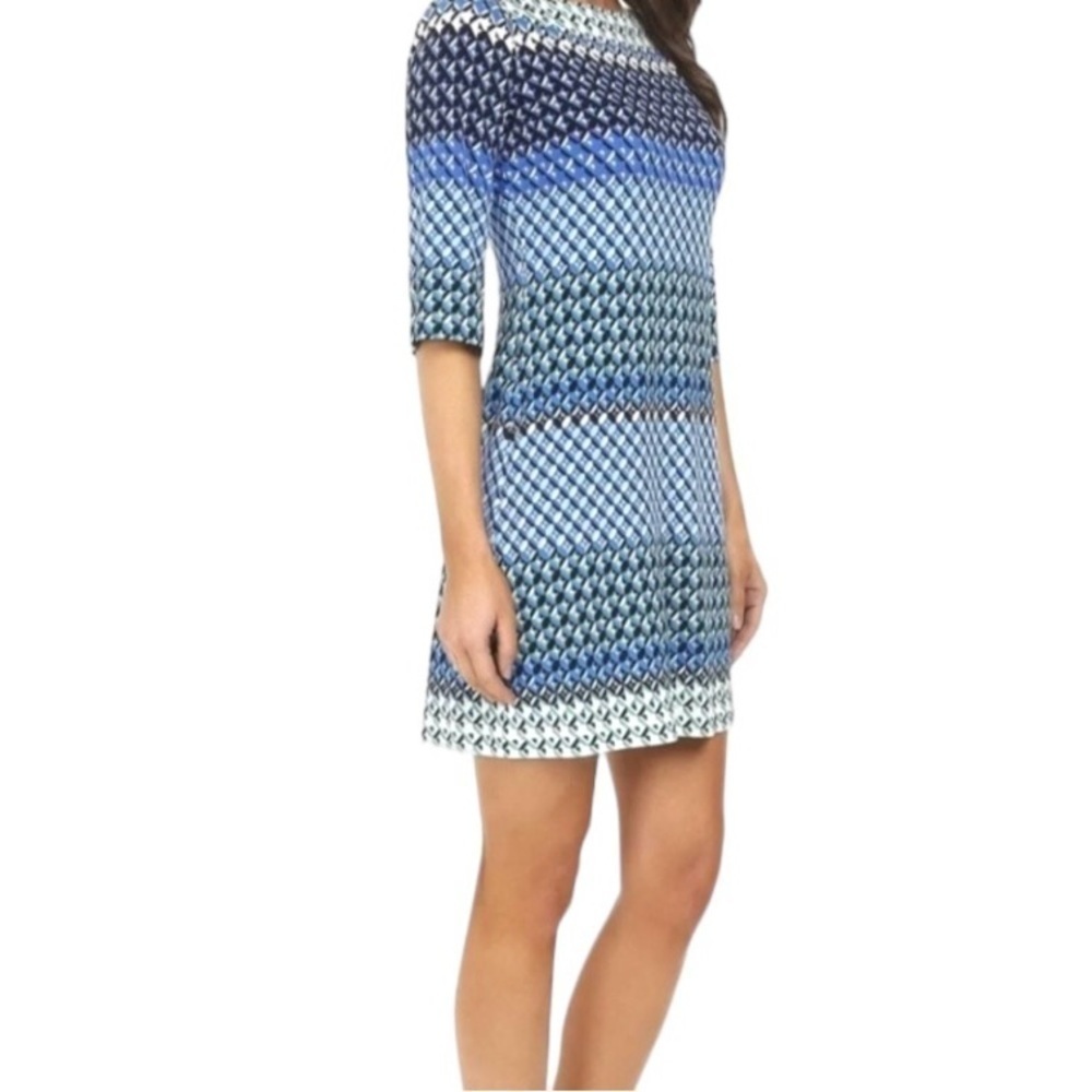 DONNA MORGAN, NWOT, WOMENS, STRETCHY COMFORT DRESS IN A COLORFUL DESIGN. SIZE 6